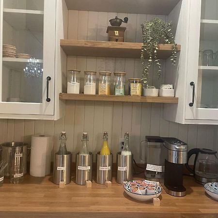 Woodside Farm Country Inn Sooke Buitenkant foto