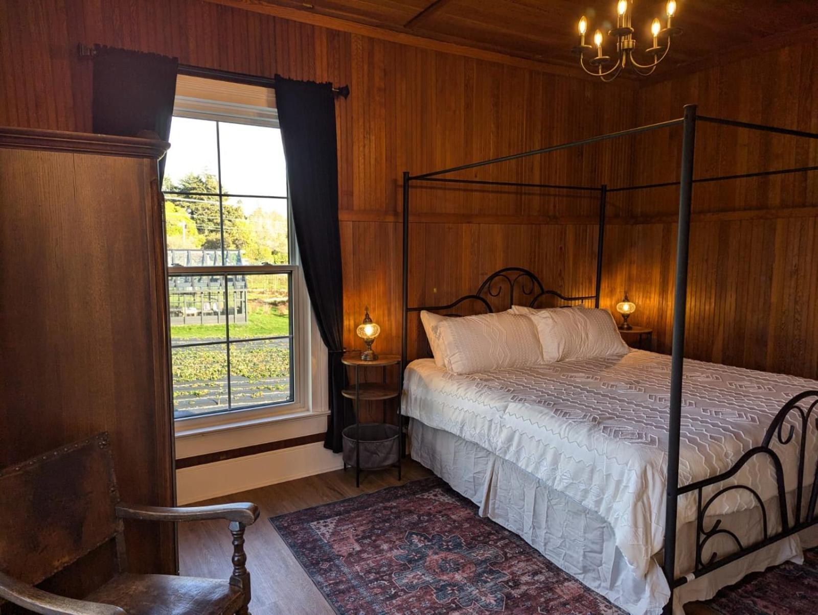 Woodside Farm Country Inn Sooke Buitenkant foto