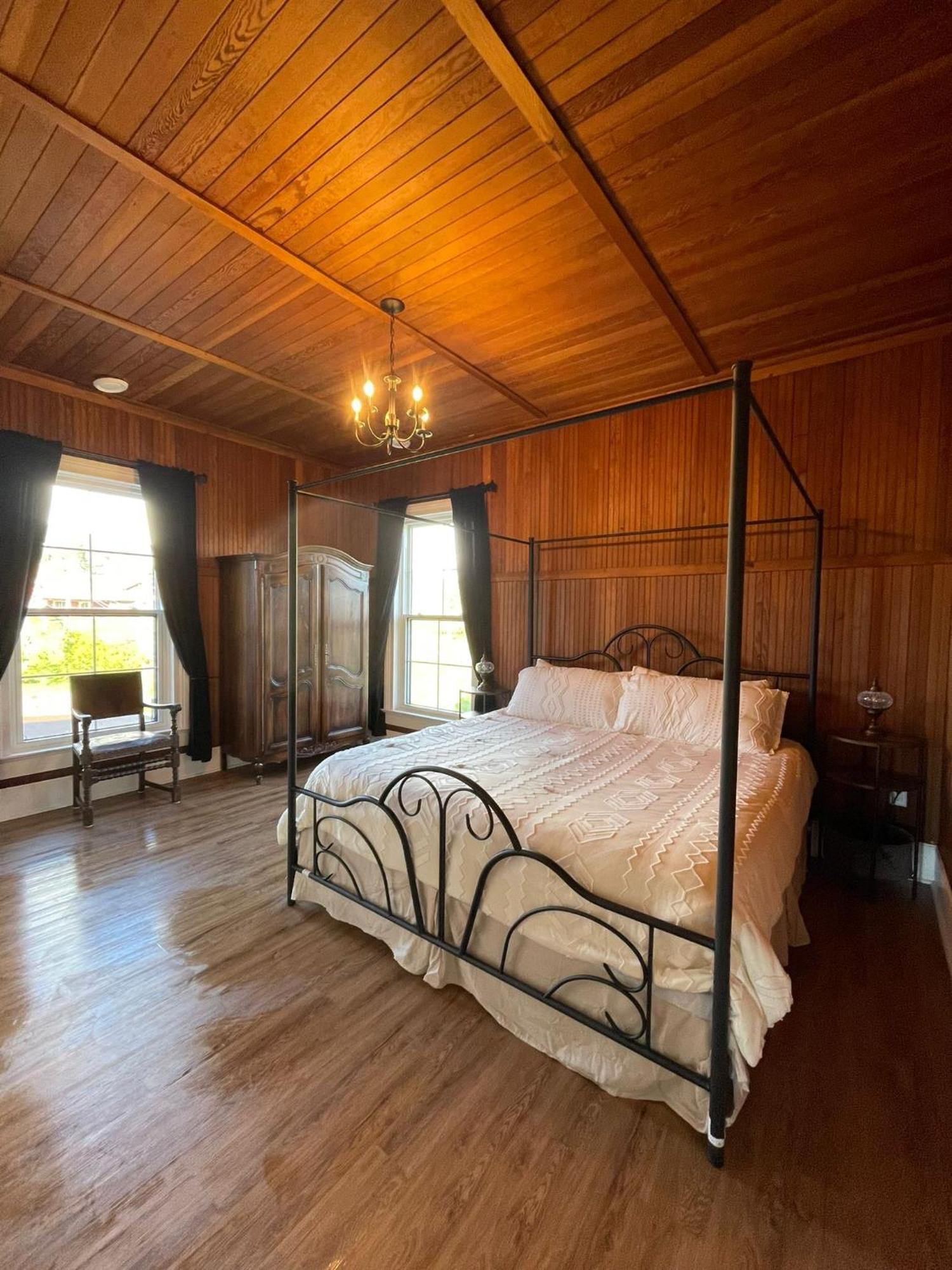 Woodside Farm Country Inn Sooke Buitenkant foto