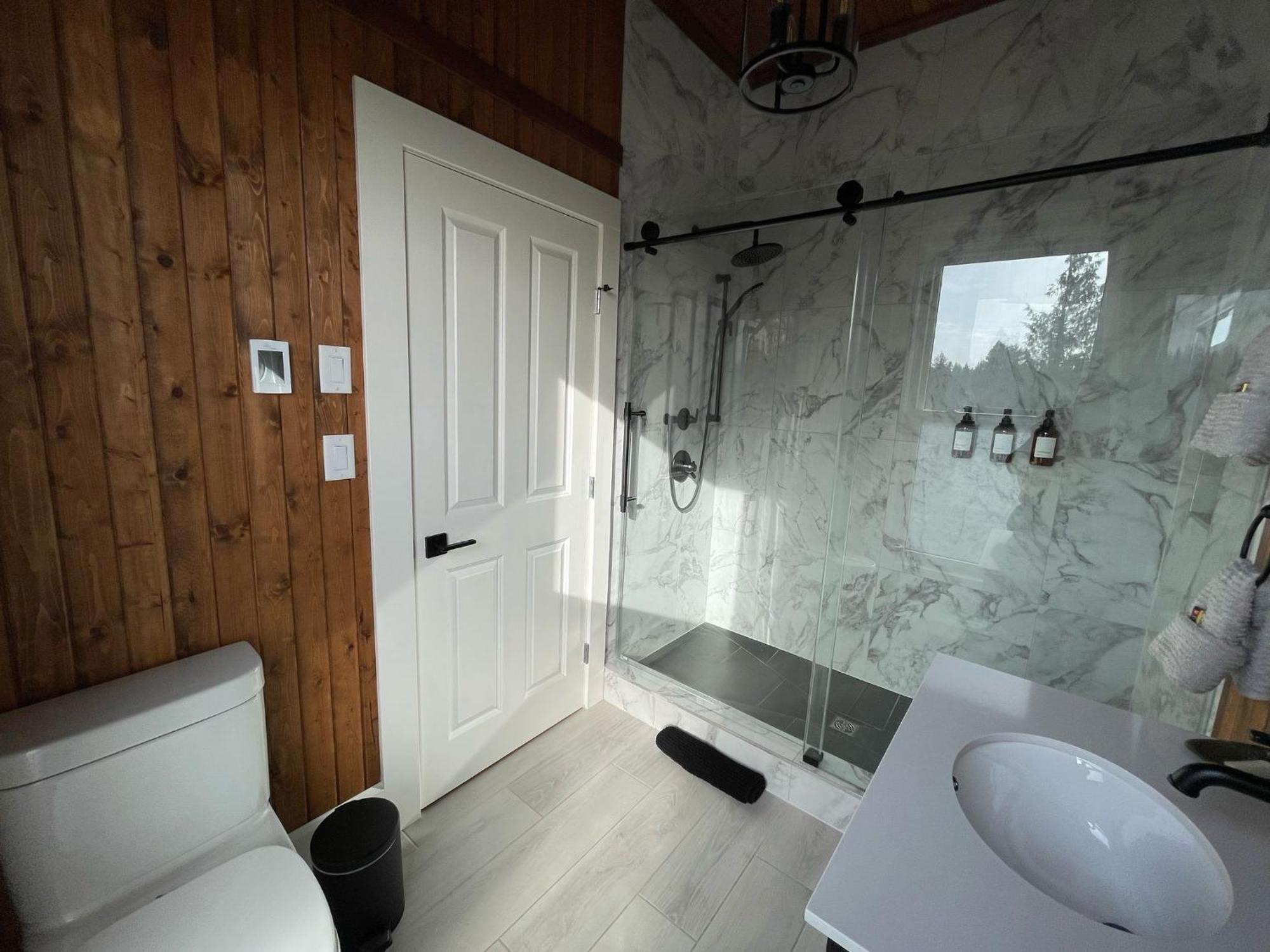 Woodside Farm Country Inn Sooke Buitenkant foto