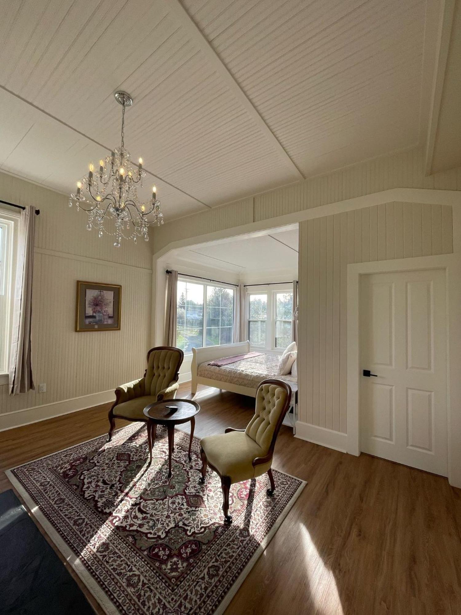 Woodside Farm Country Inn Sooke Buitenkant foto